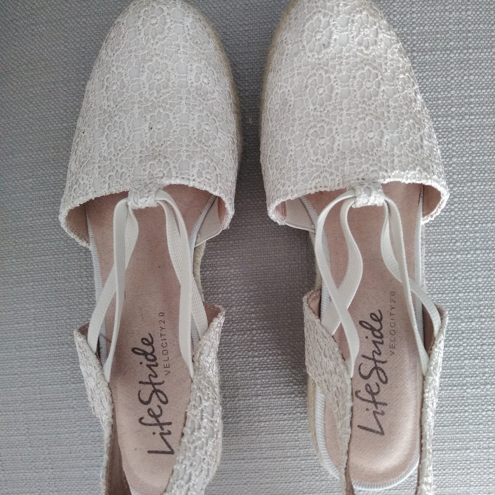 Life Stride Women's Cream Lace Slingback Espadrilles - Picture 2 of 4